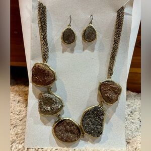 Gold Toned Super Chunky Faux Geode Necklace With Matching Earrings